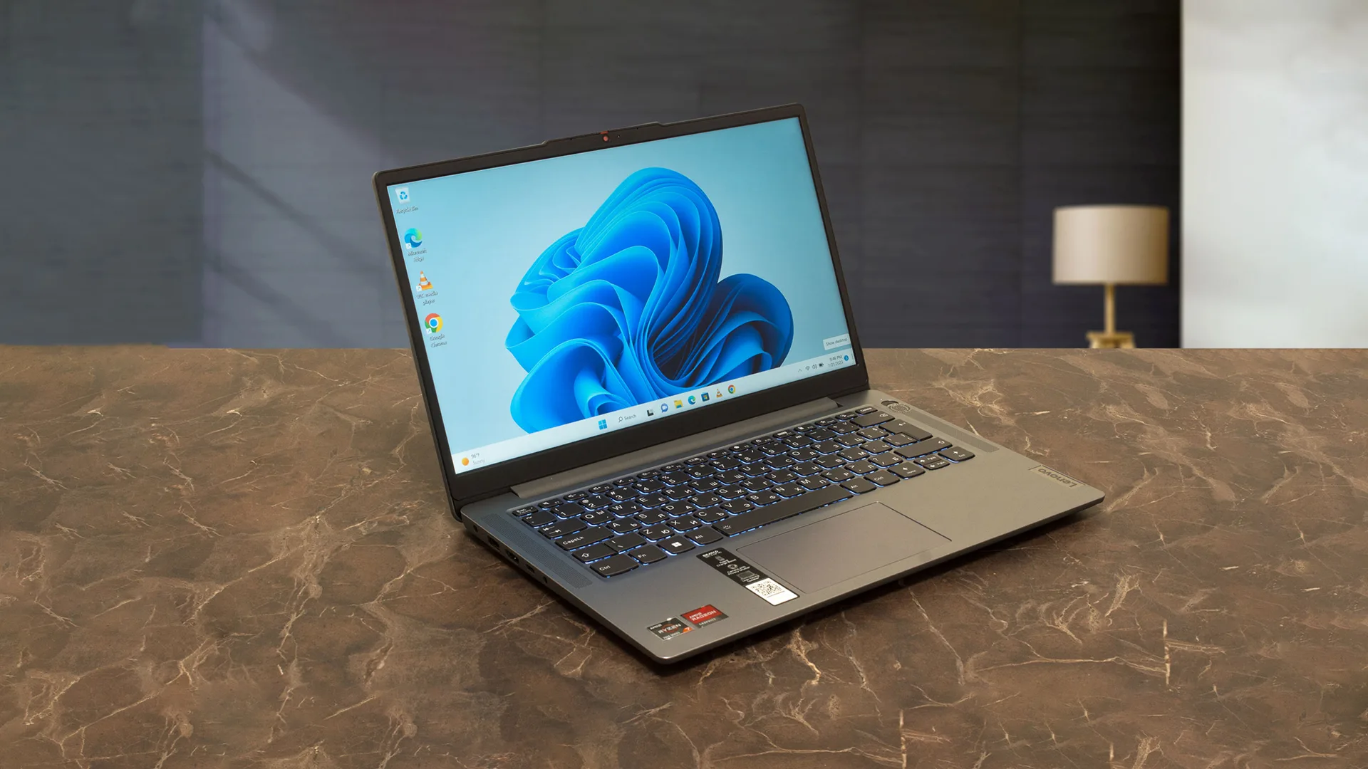 بررسی کامل Lenovo Slim 3 + ویژگیهای کلیدی